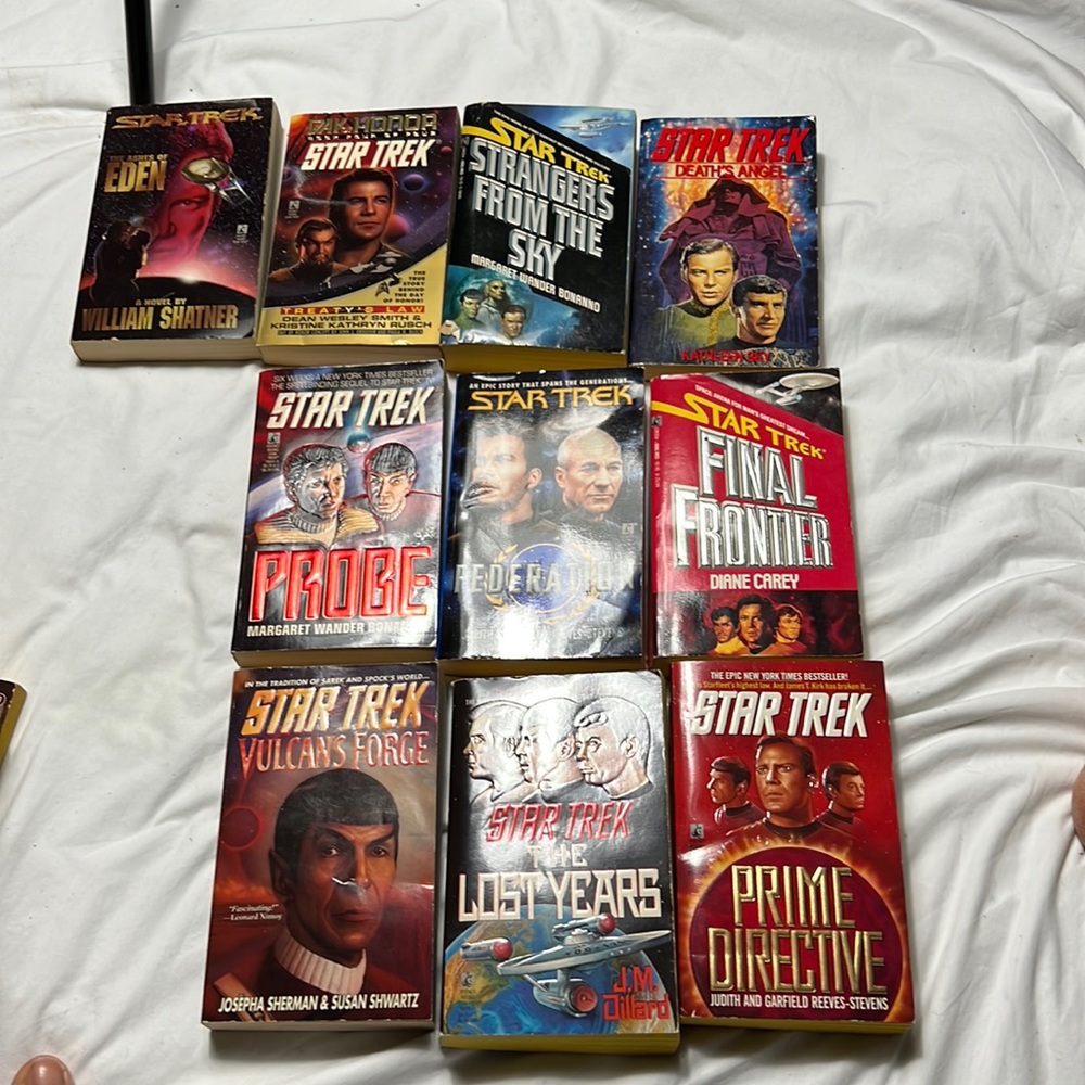 10 Star Trek  VTG books excellent condition used